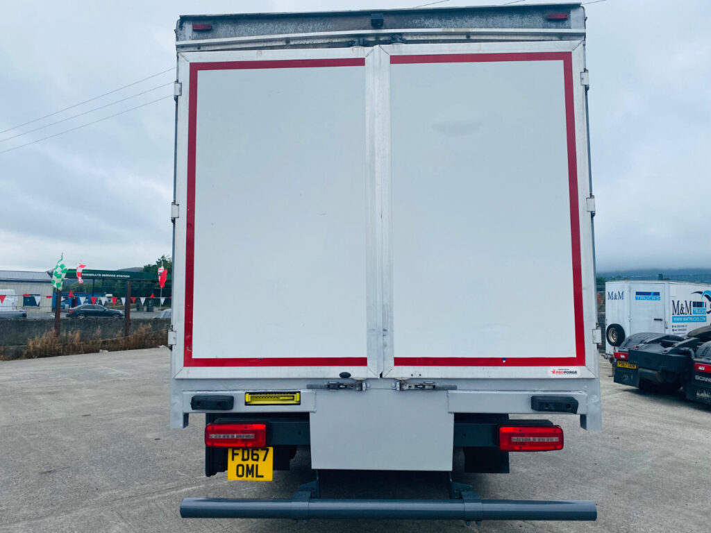 2018 Daf CF 330 6x2 Ridgid 30 ft Curtiansider 7ft 4 through the Curtian