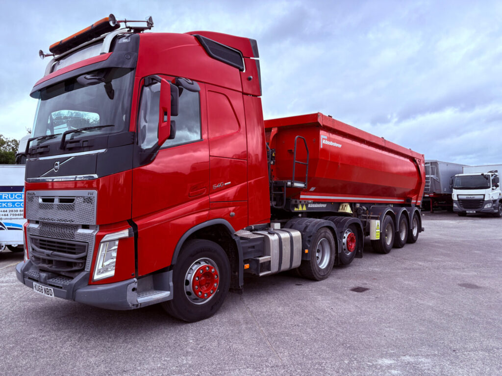 2019 Kassbohrer Half pipe steal tipping trailer