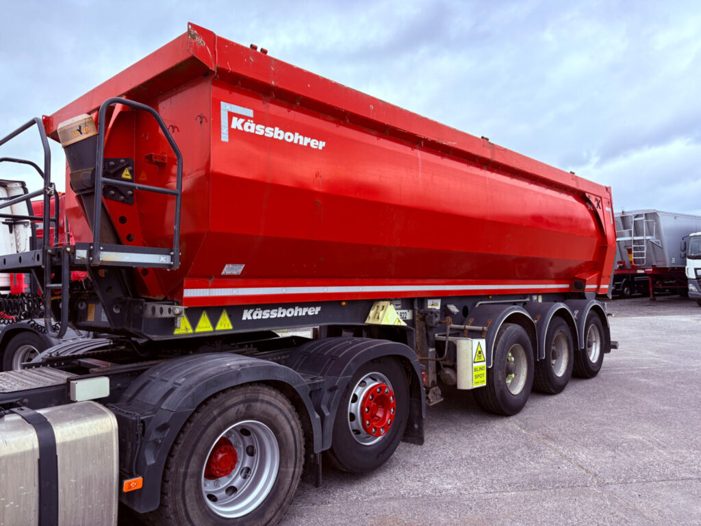 2019 Kassbohrer Half pipe steal tipping trailer