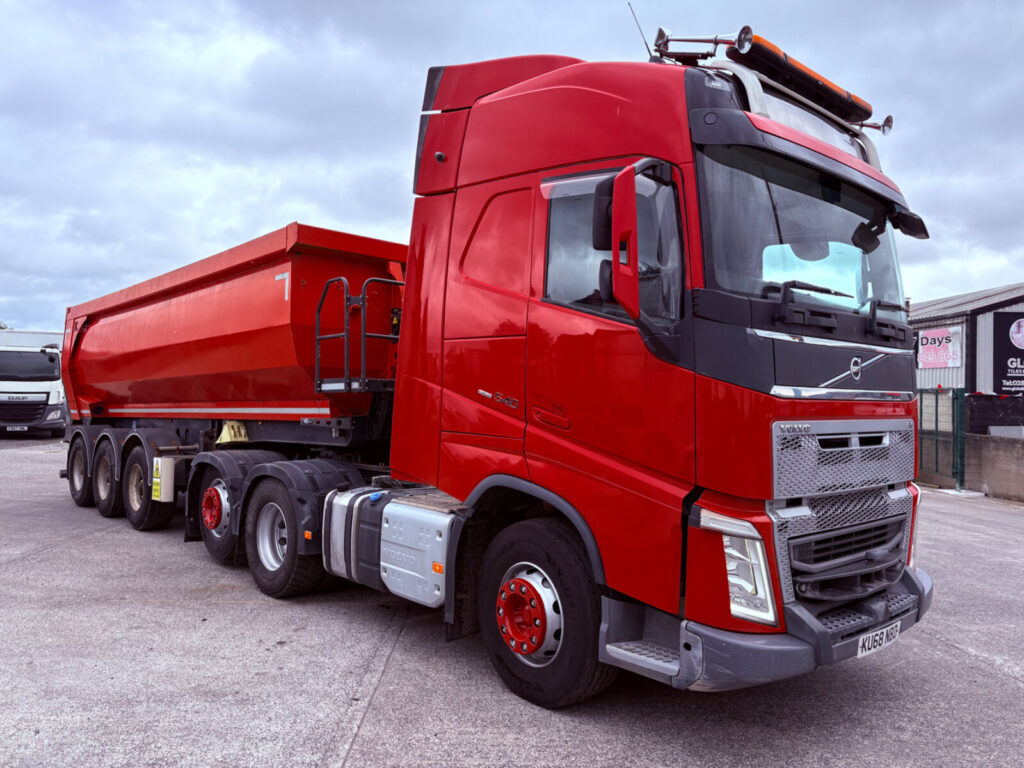 2019 Kassbohrer Half pipe steal tipping trailer
