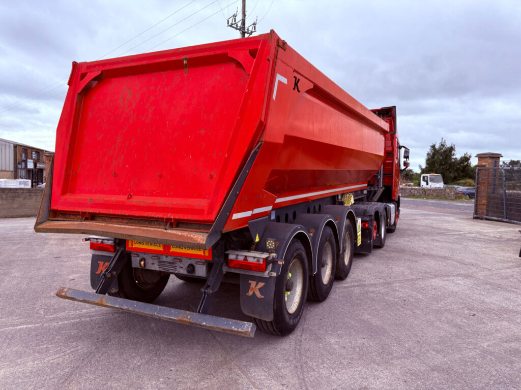 2019 Kassbohrer Half pipe steal tipping trailer