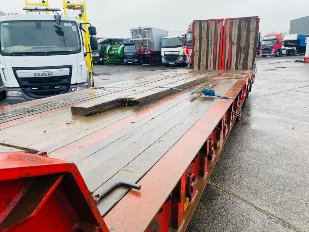 2004 Andover Lowloader outriggers, Rearlift axle,