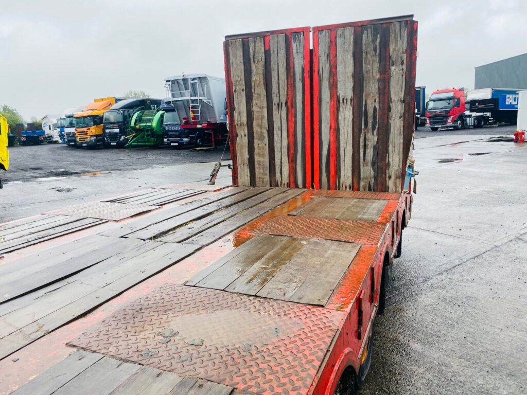 2004 Andover Lowloader outriggers, Rearlift axle,