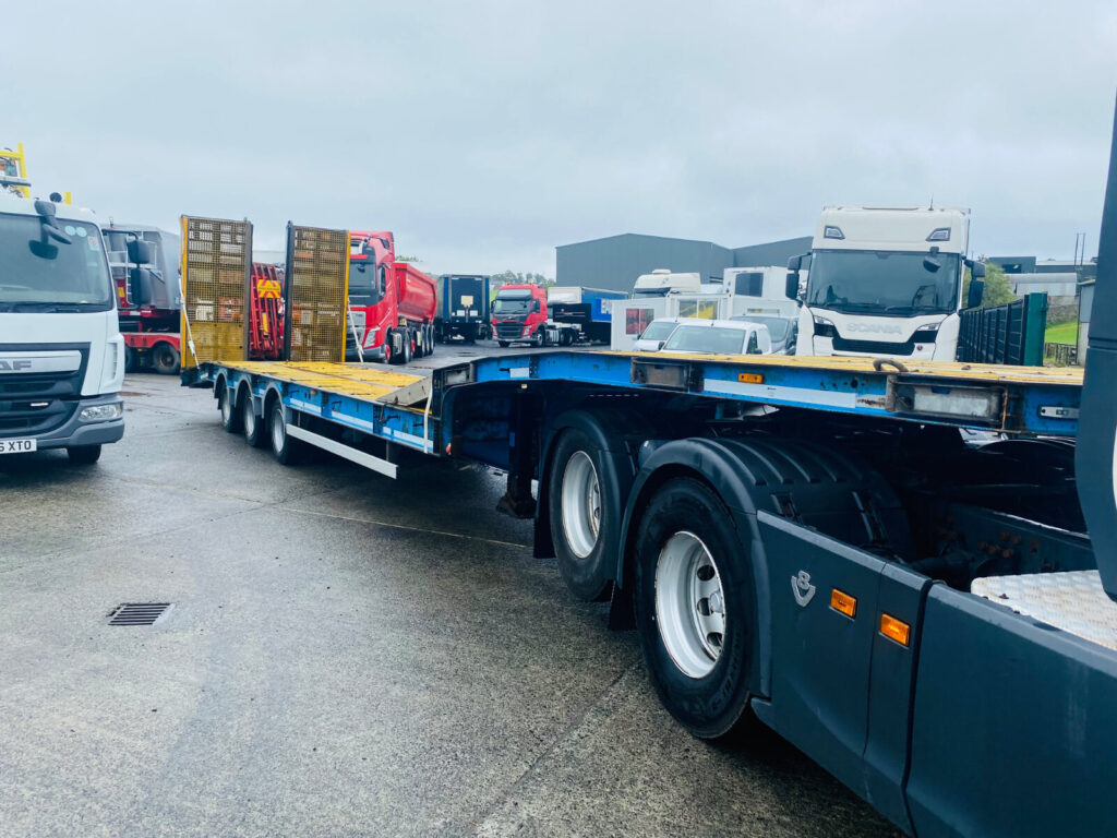 2017 Wheelbase Low loader 3 axle drum brakes