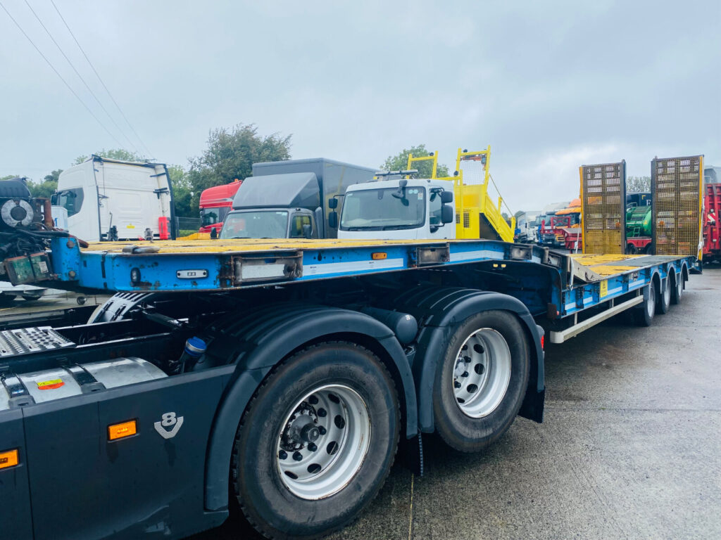 2017 Wheelbase Low loader 3 axle drum brakes