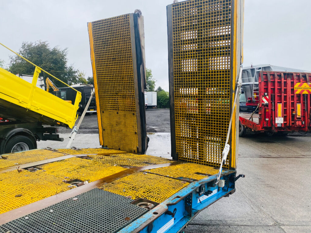 2017 Wheelbase Low loader 3 axle drum brakes