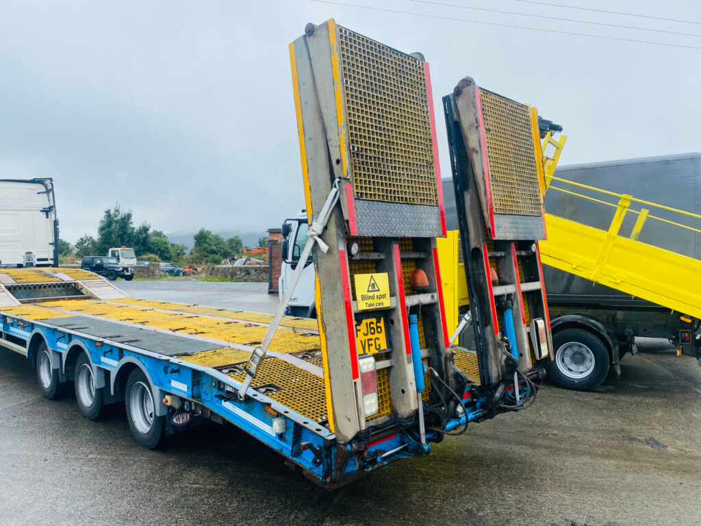 2017 Wheelbase Low loader 3 axle drum brakes