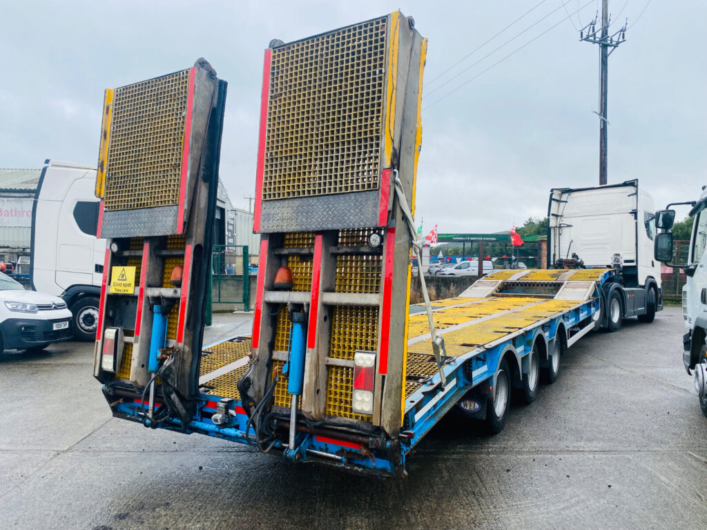 2017 Wheelbase Low loader 3 axle drum brakes