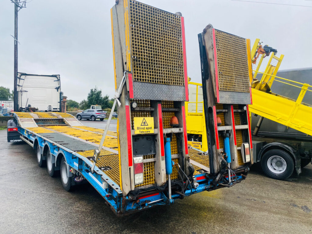 2017 Wheelbase Low loader 3 axle drum brakes
