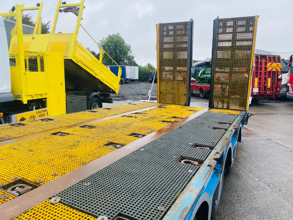 2017 Wheelbase Low loader 3 axle drum brakes