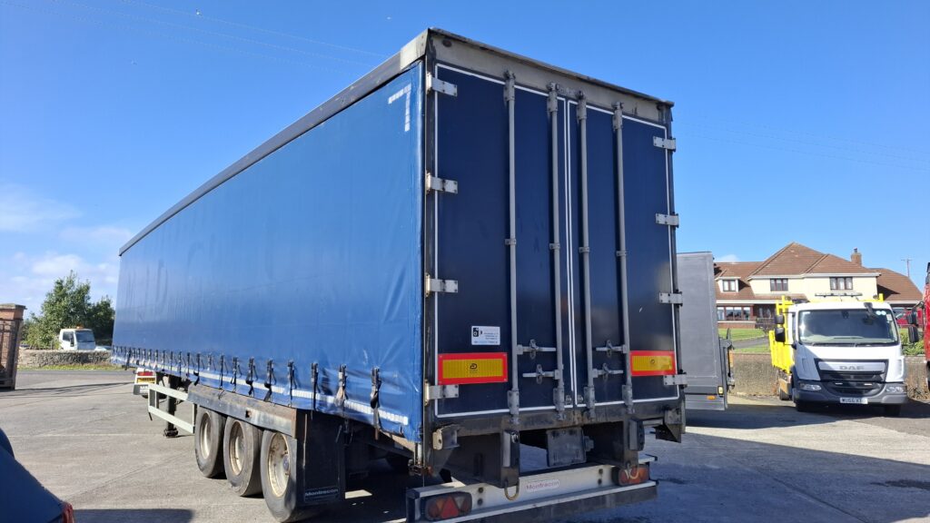 2011  Montracon 4 metre Curtian siders SAF  Drums, Barn doors,