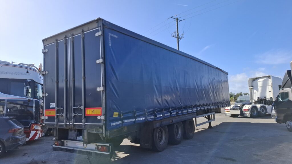 2011  Montracon 4 metre Curtian siders SAF  Drums, Barn doors,