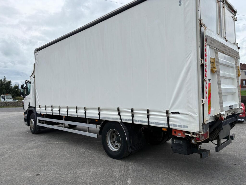 2011 Scania P 230 Curtain Sider 4x2 Day Cab ,