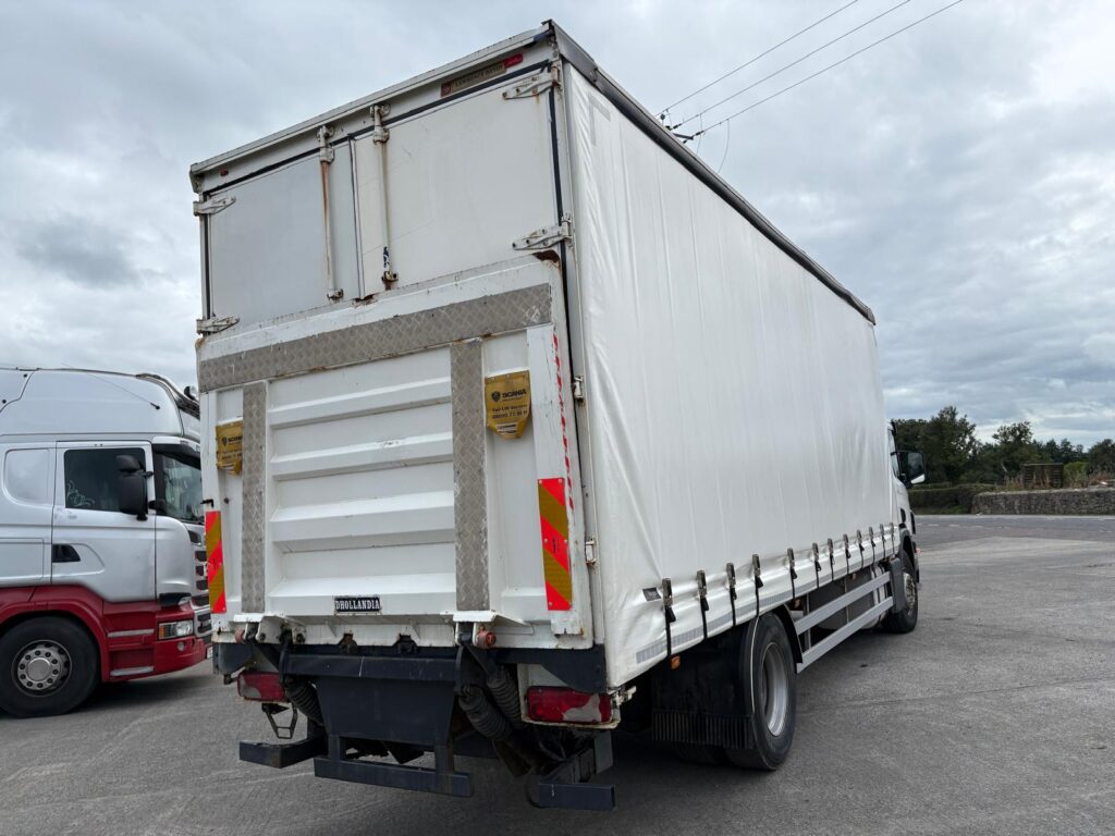 2011 Scania P 230 Curtain Sider 4x2 Day Cab ,