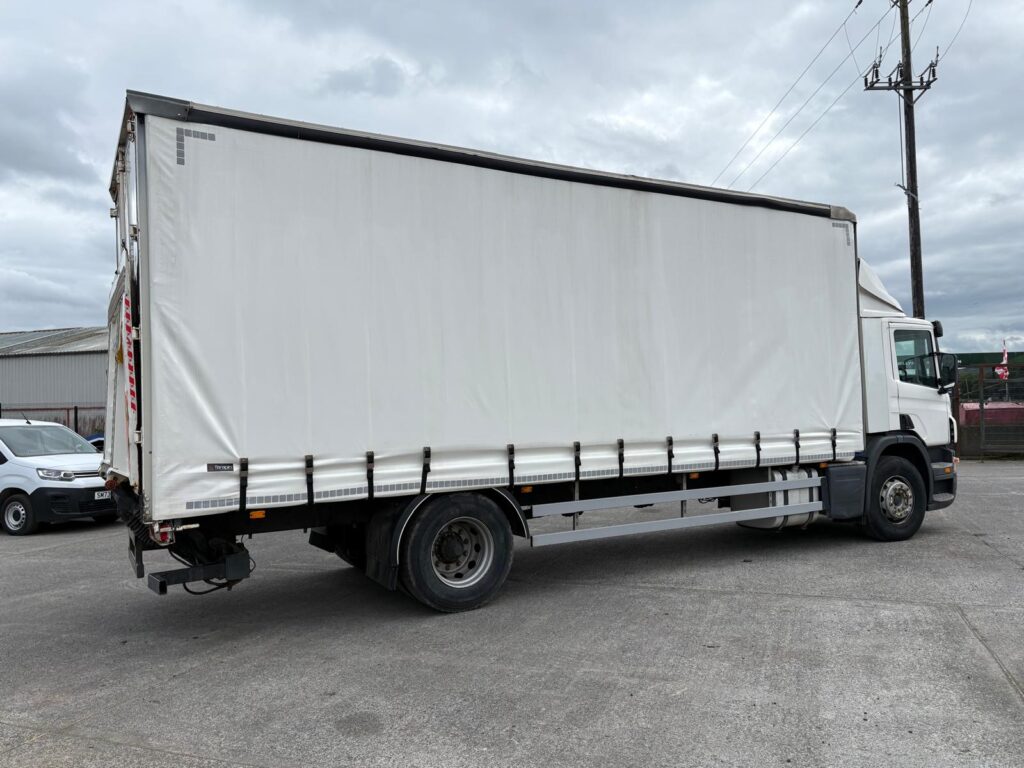 2011 Scania P 230 Curtain Sider 4x2 Day Cab ,